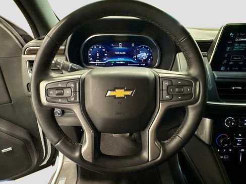Used 2023 Chevrolet Suburban Premier image 9