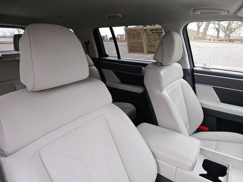 Used 2025 Hyundai Santa Fe SEL image 12