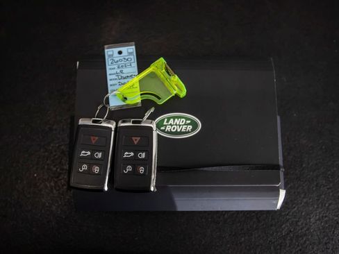 Used 2024 Land Rover Discovery Metropolitan Edition AWD/4WD image 49