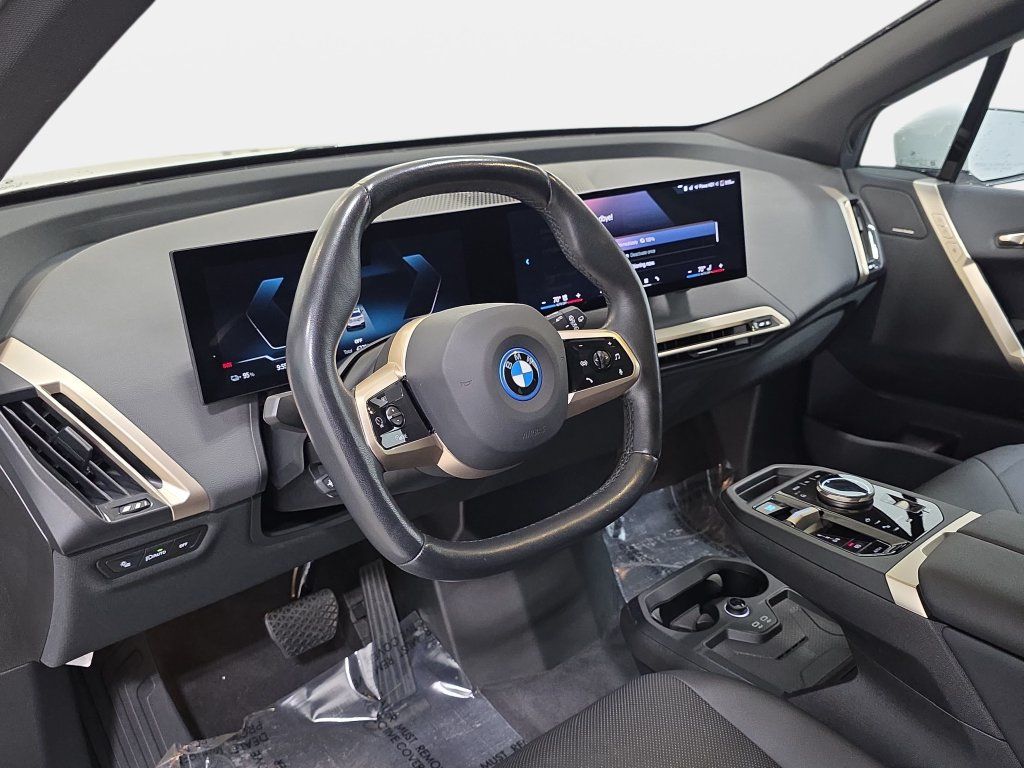 Used 2024 BMW iX xDrive50 AWD/4WD image 16