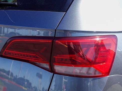 Used 2022 Volkswagen Taos SEL w/ Panoramic Sunroof Package image 7