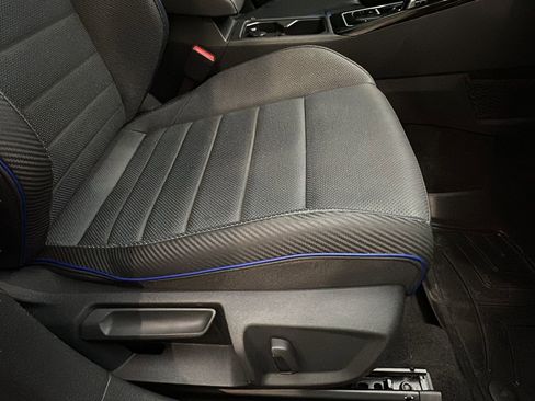 Used 2024 Volkswagen Golf R AWD/4WD image 18