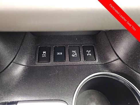 Used 2017 Toyota Highlander Limited Platinum image 25