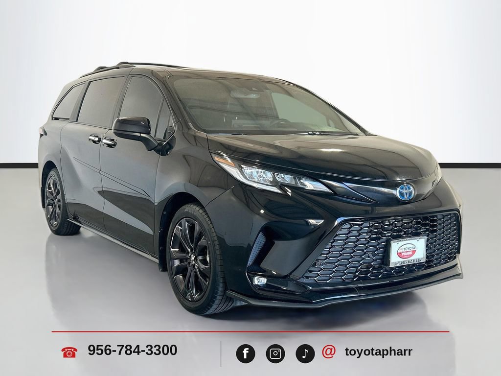 Used 2025 Toyota Sienna XSE FWD image 3