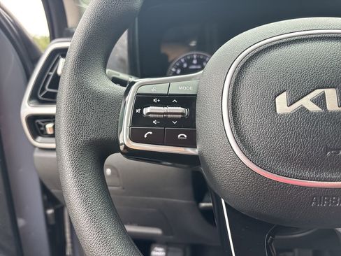 Used 2023 Kia Sorento LX FWD image 25