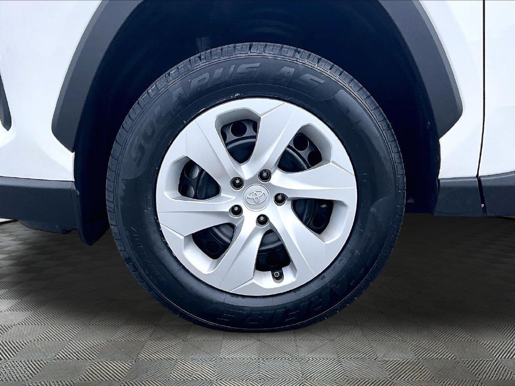 Used 2025 Toyota RAV4 LE AWD/4WD image 7