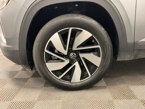 Used 2025 Volkswagen Atlas SE AWD/4WD image 13