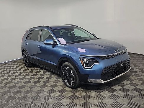 Used 2025 Kia Niro Wind w/ Wind Preserve Package FWD image 1