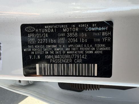 Used 2024 Hyundai Elantra SEL FWD image 30
