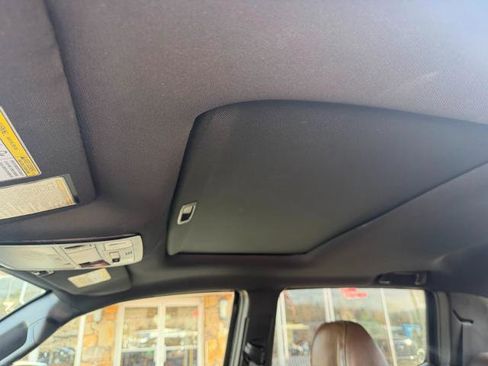 Used 2016 Toyota Tacoma Limited image 18