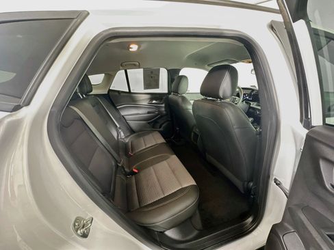 Used 2025 Chevrolet Trax LT FWD image 29
