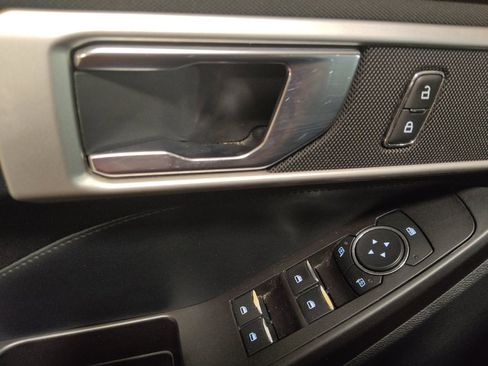 Used 2020 Ford Explorer XLT RWD image 27