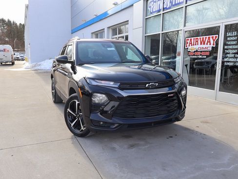 Used 2022 Chevrolet TrailBlazer RS w/ Technology Package image 35