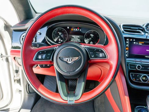 Used 2023 Bentley Bentayga AWD/4WD image 66