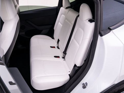 Used 2023 Tesla Model Y 2WD image 16
