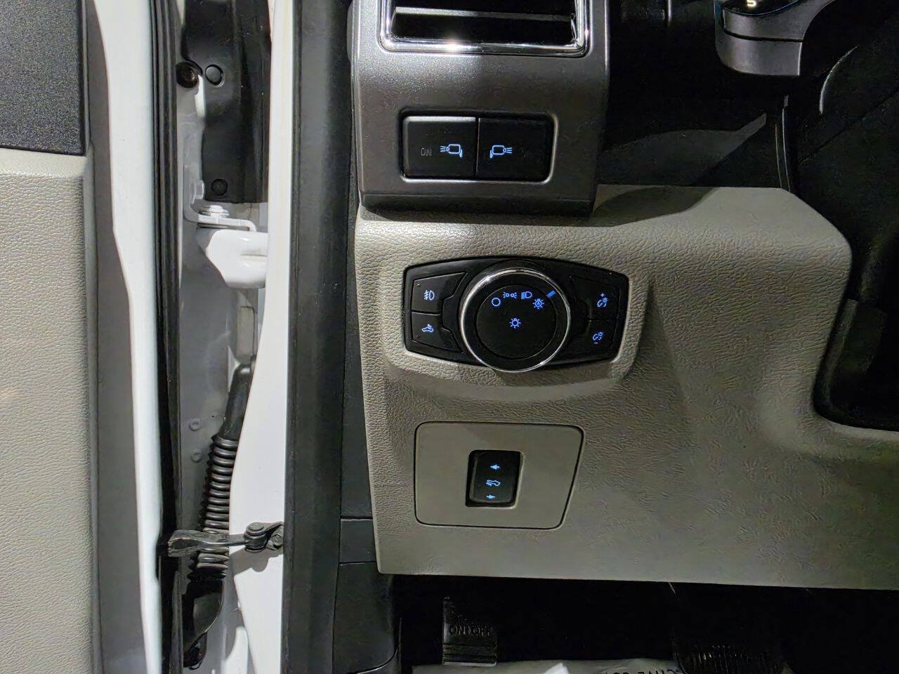 Used 2015 Ford F150 XLT w/ Equipment Group 302A Luxury AWD/4WD image 40