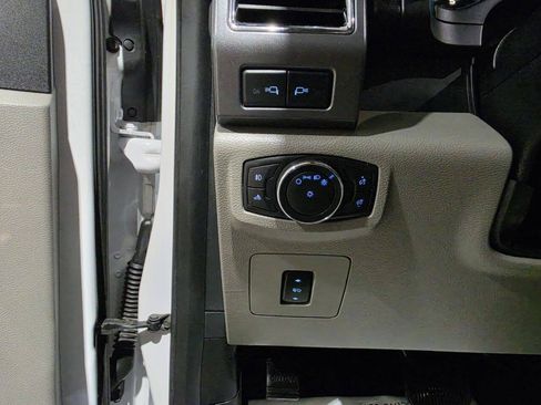 Used 2015 Ford F150 XLT w/ Equipment Group 302A Luxury AWD/4WD image 40