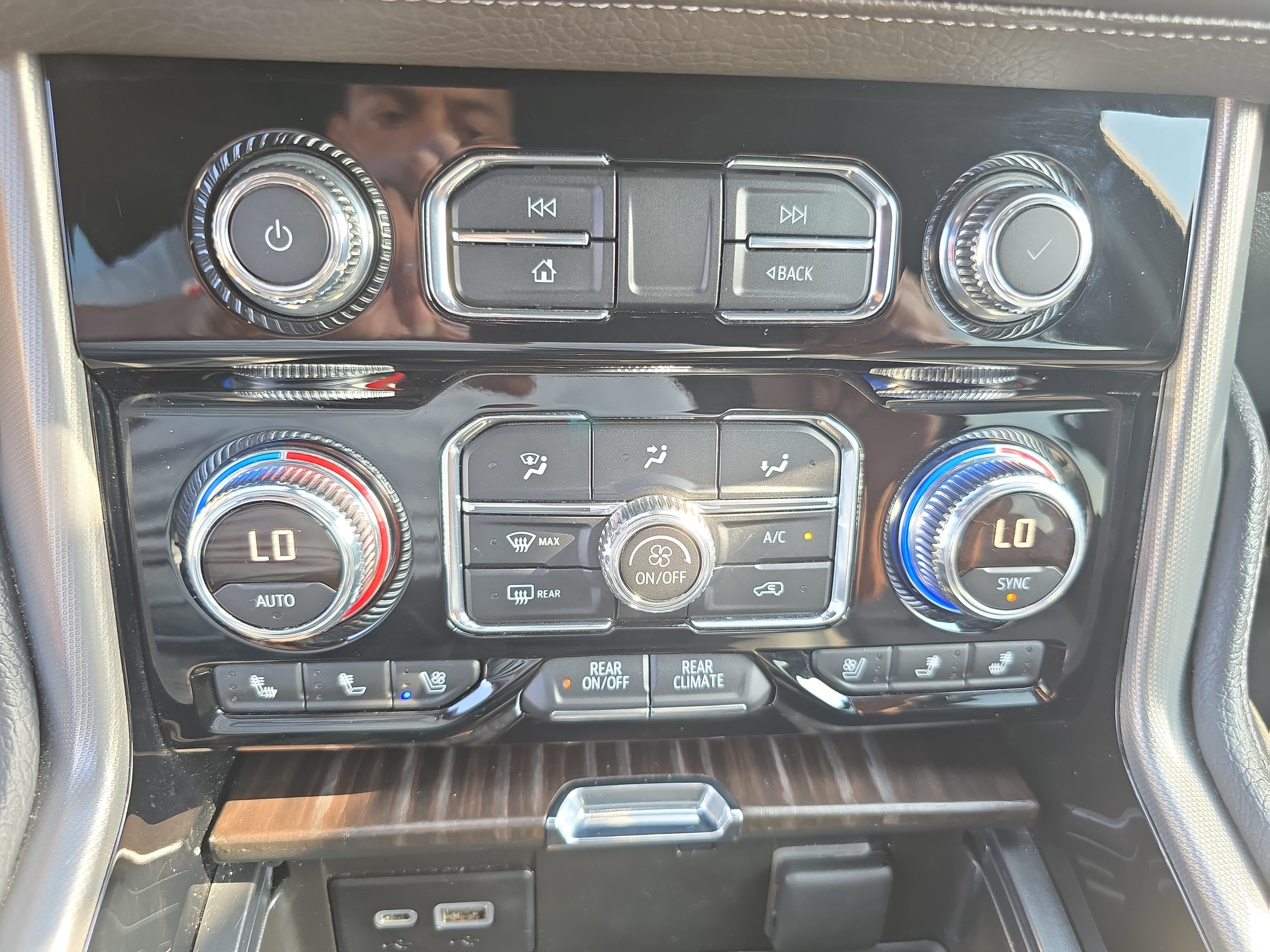Used 2021 GMC Yukon Denali w/ Denali Premium Package RWD image 21