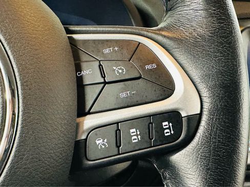 Used 2023 Jeep Renegade Limited image 17