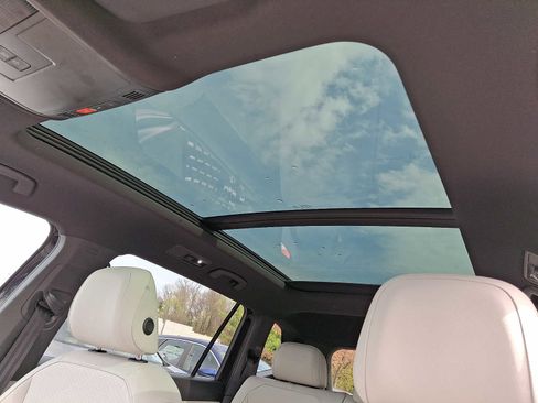 Used 2022 Volkswagen Tiguan SE R-Line AWD/4WD image 12