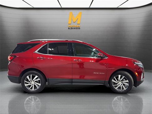 Used 2023 Chevrolet Equinox Premier image 2