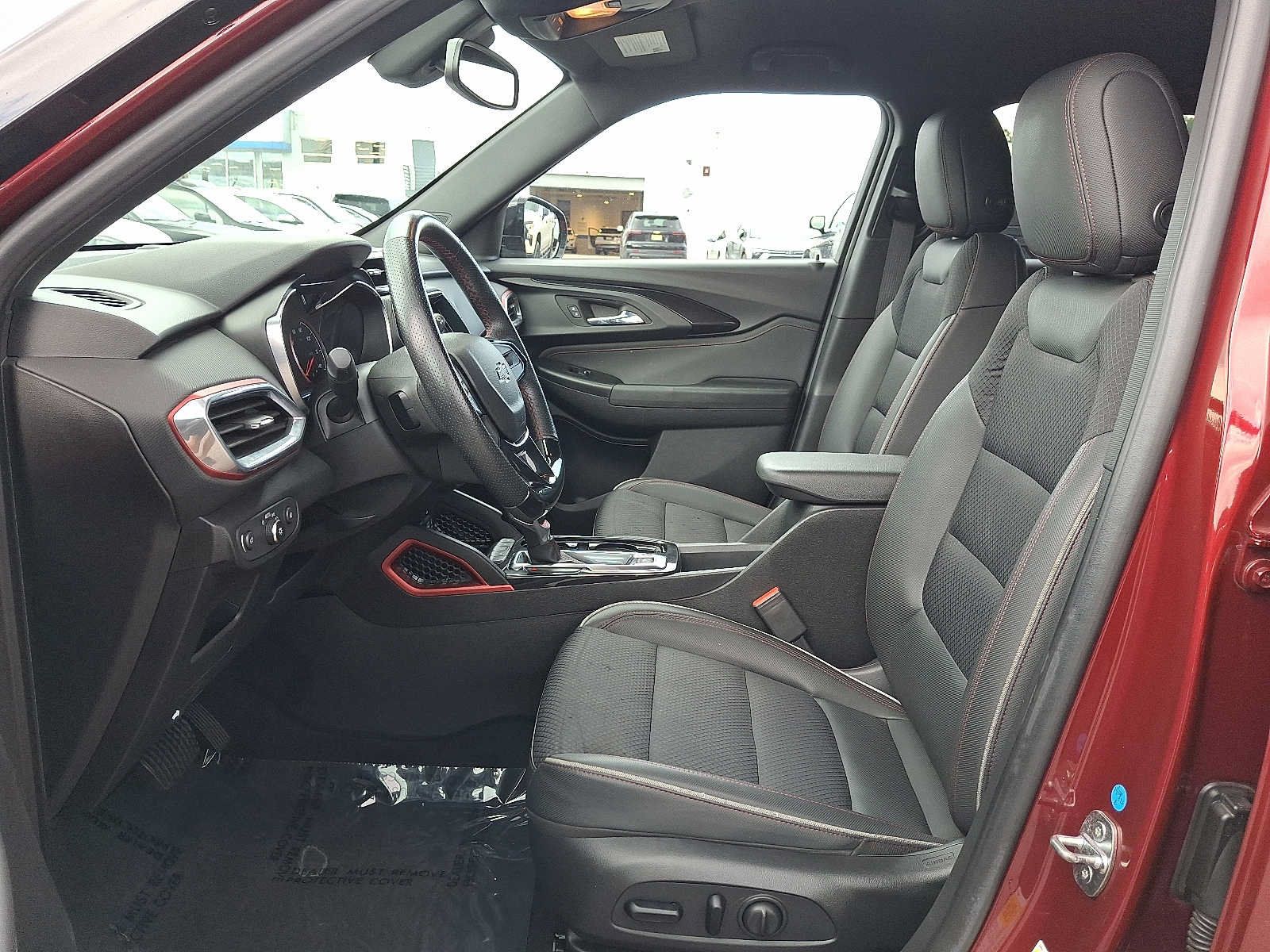 Used 2022 Chevrolet TrailBlazer RS w/ Technology Package FWD image 13