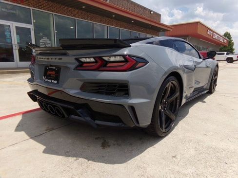Used 2024 Chevrolet Corvette Z06 RWD image 6