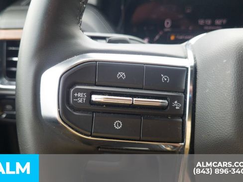 Used 2025 GMC Yukon XL Denali RWD image 29