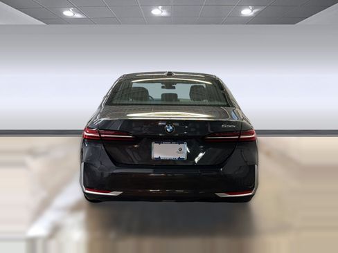 Used 2026 BMW 530i RWD image 10