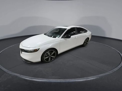 Used 2023 Honda Accord Sport image 4