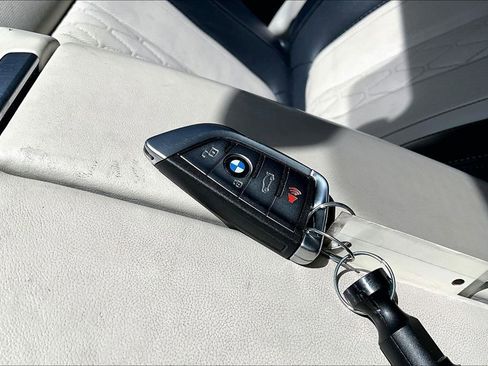 Used 2022 BMW X7 xDrive40i w/ M Sport Package image 12