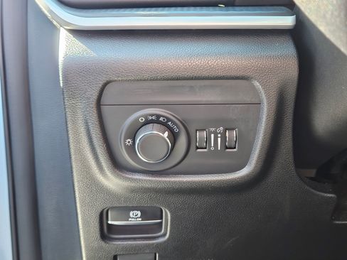 Used 2024 Jeep Grand Cherokee Laredo image 20