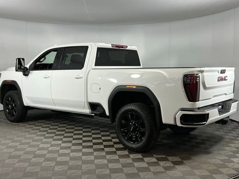 Used 2025 GMC Sierra 2500 AT4 image 10