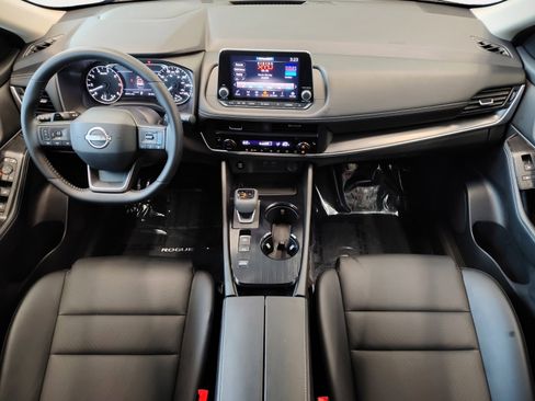Used 2025 Nissan Rogue SV w/ SV Premium Package FWD image 3
