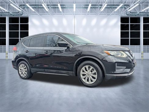 Used 2017 Nissan Rogue S image 1