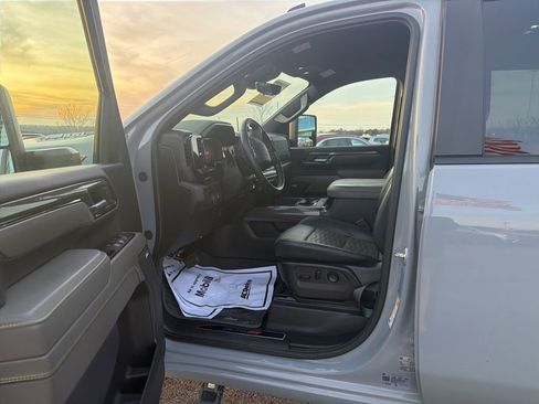 Used 2025 Chevrolet Silverado 2500 ZR2 w/ ZR2 Bison Edition image 2