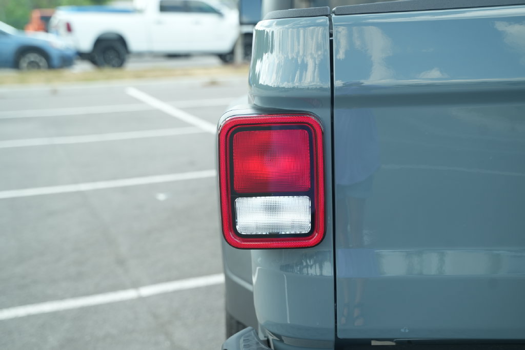 New 2026 Jeep Gladiator Sport AWD/4WD image 16