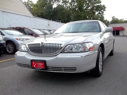 Used 2005 Lincoln Town Car Signature