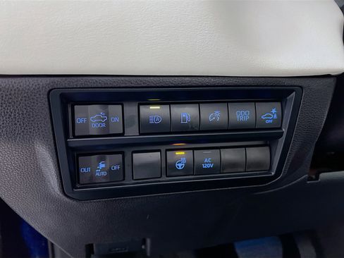Used 2024 Toyota Tundra Capstone AWD/4WD image 10