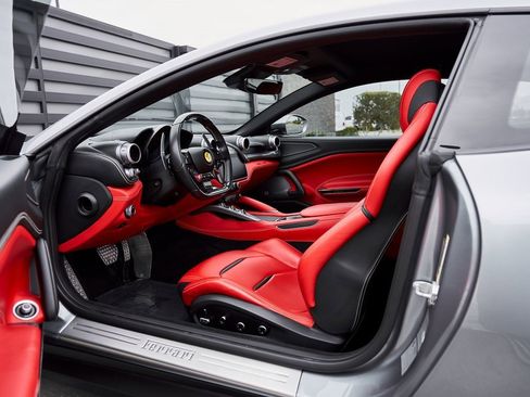 Used 2020 Ferrari GTC4Lusso T image 33