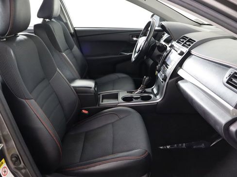 Used 2017 Toyota Camry SE w/ Moonroof Package FWD image 17