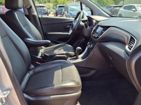 Used 2022 Chevrolet Trax LT w/ Driver Confidence Package AWD/4WD image 13