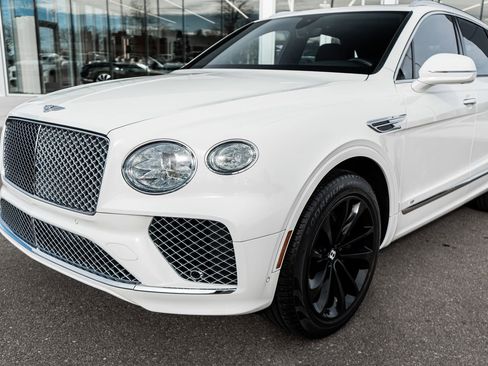 Used 2022 Bentley Bentayga image 21