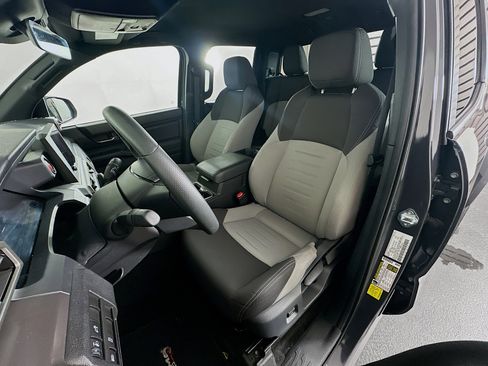 Used 2025 Toyota Tacoma TRD Off-Road image 13