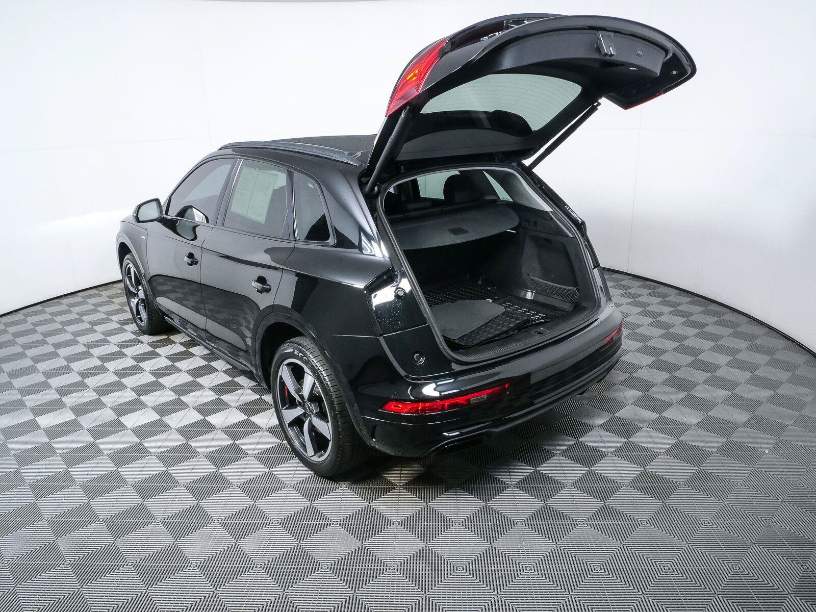 Used 2023 Audi Q5 2.0T Prestige w/ Prestige Package AWD/4WD image 30