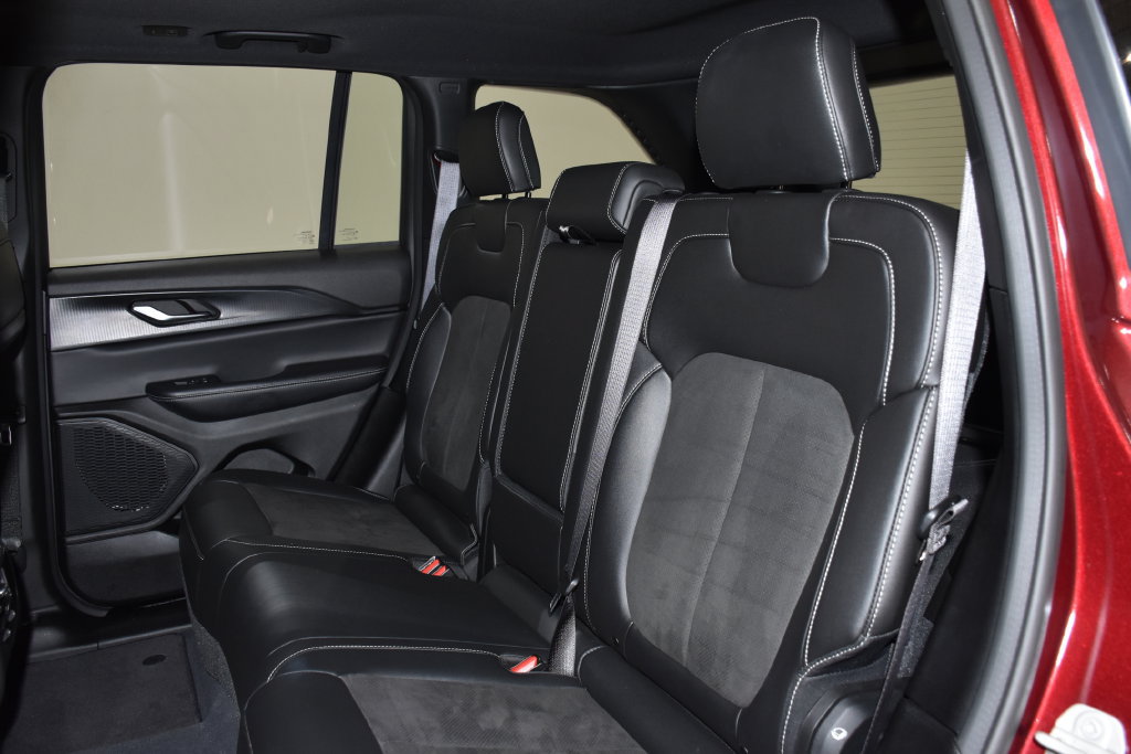Used 2023 Jeep Grand Cherokee Altitude AWD/4WD image 31