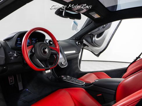 Used 2023 McLaren GT RWD image 40