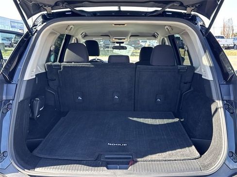 Used 2023 Nissan Rogue S image 10