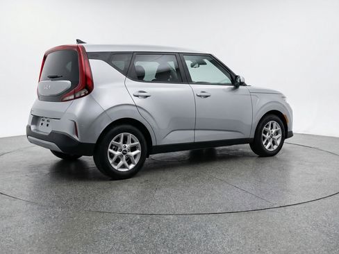 Used 2025 Kia Soul LX w/ LX Technology Package image 9