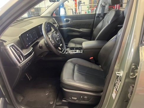 Used 2025 Kia Sorento SX AWD/4WD image 4